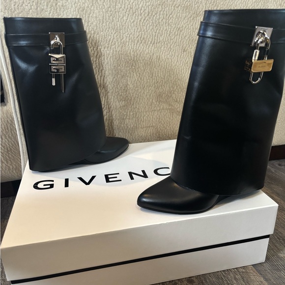 Givenchy short Black shark boots - Picture 1 of 6